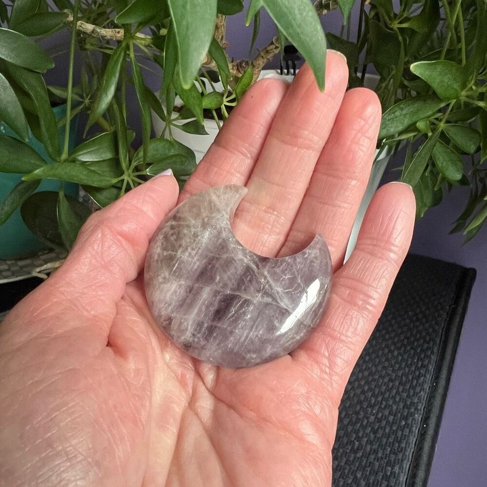 Amethyst Crystal Crescent Moon‎ Carving Meditation Stone - Picture 2 of 9